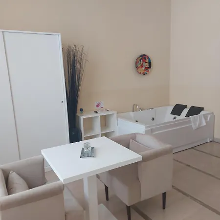 Dimora Charleston Parcheggio Privato In Loco Gratis 2* Лечче