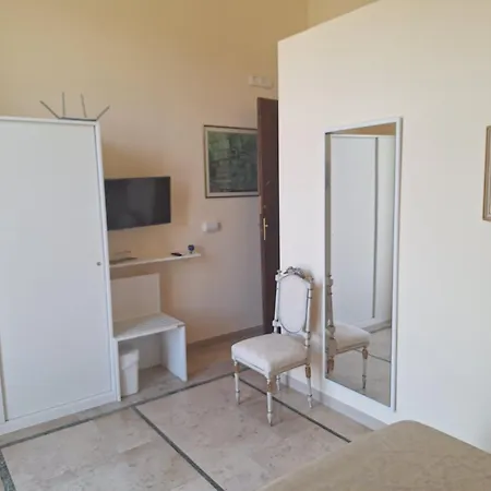 Dimora Charleston Parcheggio Privato In Loco Gratis 2* Лечче